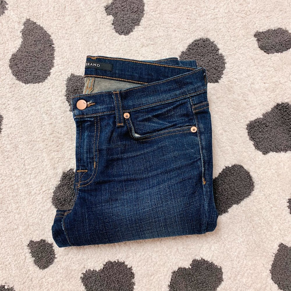 NWOT j brand skinny dark wash jeans, size 27